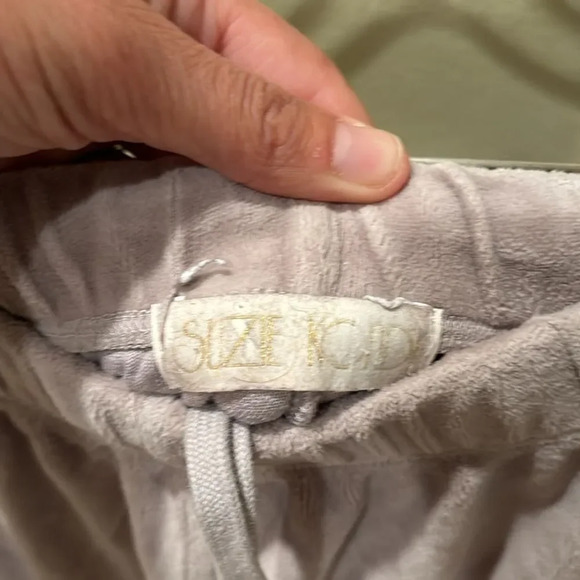 Suzi Kondi woman's light purple velour sweatpants - Picture 4 of 11